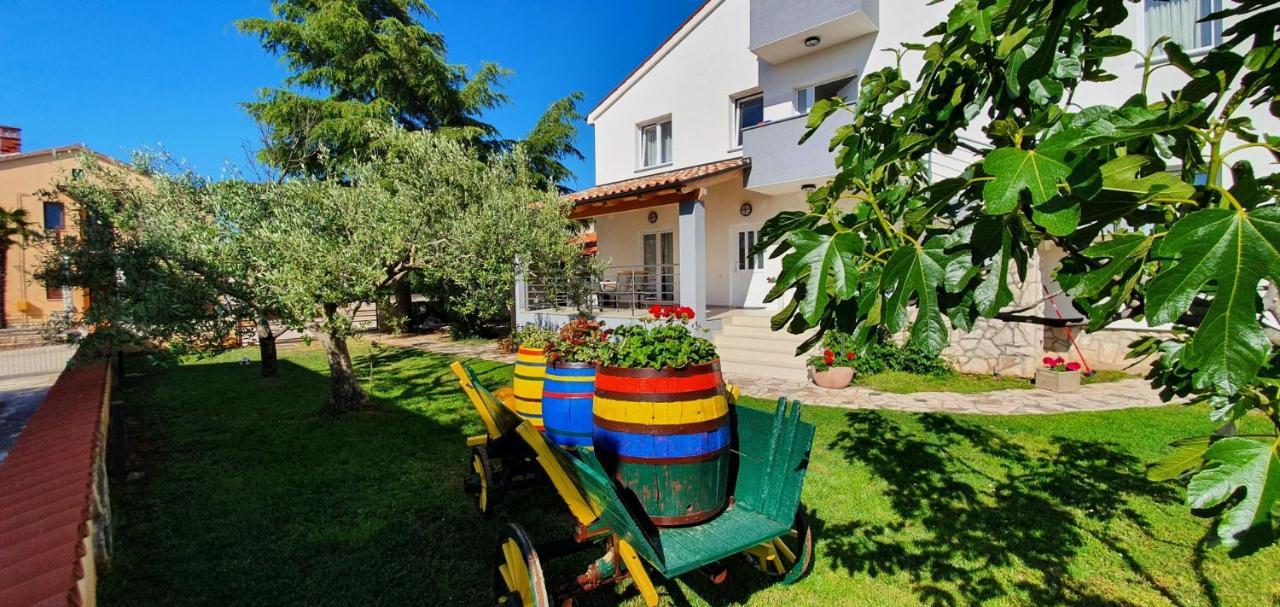 Nevija Peroj Exterior foto